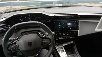 Photo 17 Peugeot 408  Hybrid 145 e-DCS6