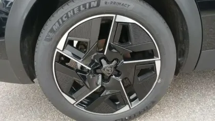 Photo 14 Peugeot 408  Hybrid 145 e-DCS6