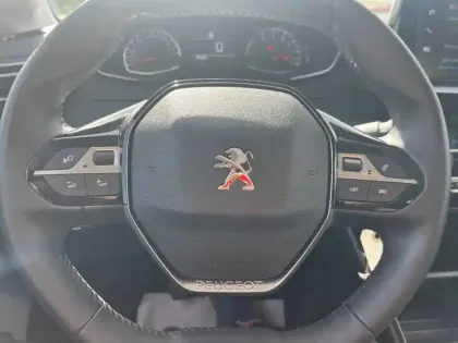 Photo 20 Peugeot 208  PureTech 100 S&S BVM6