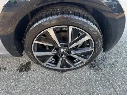 Photo 12 Peugeot 208 Gén. II Ph1 NG GT Pack 5