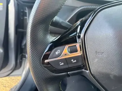 Photo 79 Peugeot 208  BlueHDi 100 S&S BVM6