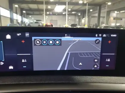 Photo 11 Peugeot 3008  Hybrid 136 e-DCS6