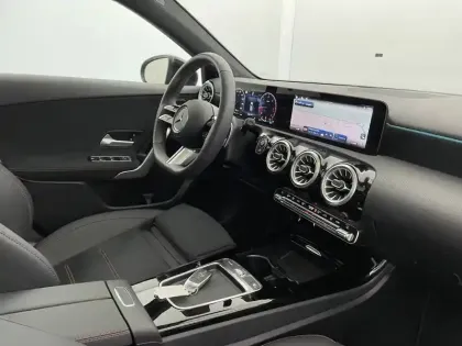 Photo 30 Mercedes Classe A  200 d 8G-DCT