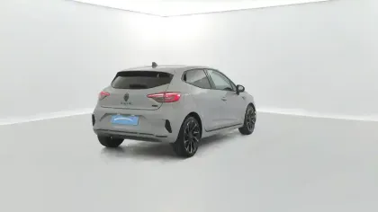 Photo 22 Renault Clio  E-Tech full hybrid 145