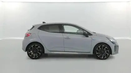 Photo 23 Renault Clio  E-Tech full hybrid 145