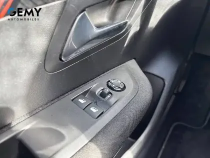 Photo 23 Peugeot 208  Electrique 50 kWh 136ch