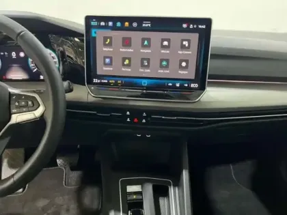 Photo 9 Volkswagen Golf 1.5 eHybrid 204 DSG6 VW Edition