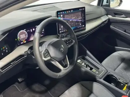 Photo 8 Volkswagen Golf 1.5 eHybrid 204 DSG6 VW Edition