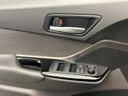 Photo 11 Toyota C-HR 1.8 Hybride 122 Distinctive