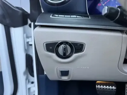 Photo 23 Mercedes Classe E Gén. V (W213) Ph1 Sportline 4