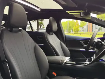 Photo 10 Mercedes Classe E Berline 300 245ch AMG Line Classe / 295 L