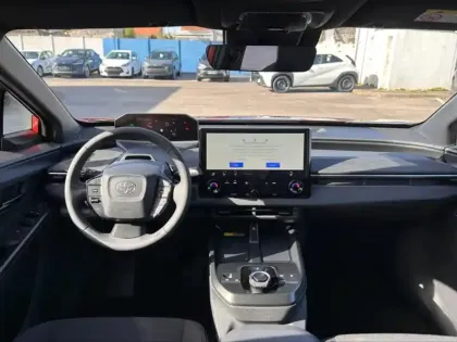 Photo 5 Toyota C-HR Design Grande Autonomie 77 kWh 224ch +