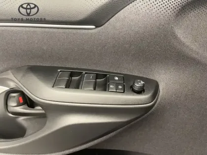 Photo 14 Toyota Yaris Hybride 116h Dynamic