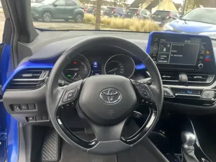 Photo 15 Toyota C-HR 2.0 Hybride 184 Graphic
