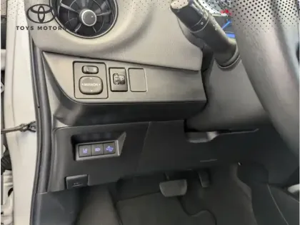 Photo 15 Toyota Yaris Hybride 1.5 VVT-I HYBRID France