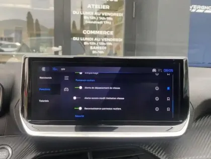Photo 9 Peugeot 2008 II Hybrid 136 e-DCS6 ALLURE
