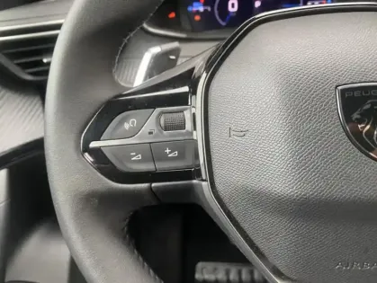 Photo 31 Peugeot 2008 II Hybrid 136 e-DCS6 ALLURE