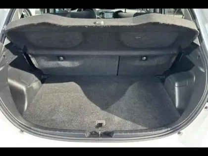 Photo 8 Toyota Yaris  100h France Business 5p RC18