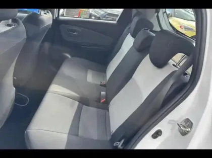 Photo 10 Toyota Yaris  100h France Business 5p RC18