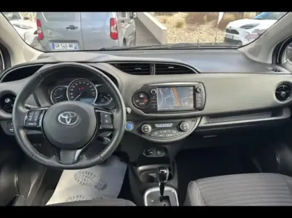 Photo 13 Toyota Yaris  100h France Business 5p RC18