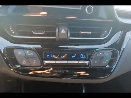 Photo 14 Toyota C-HR  122h Edition 2WD E-CVT RC18