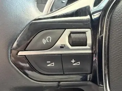 Photo 14 Peugeot 2008 Gén. II Ph1 NG Allure 5