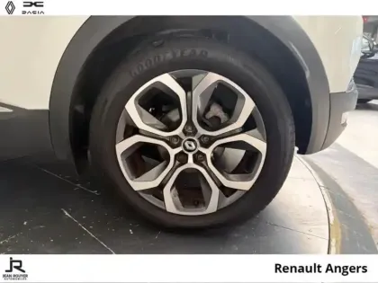 Photo 7 Renault Captur  1.6 E-Tech hybride 145ch Intens -21