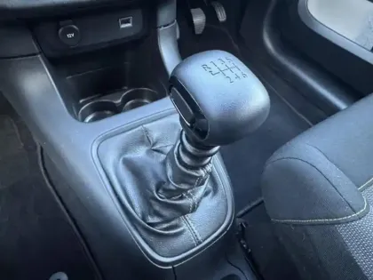 Photo 11 Citroën C3  1.5 BlueHDi 100ch S&S Feel AUTO-ECOLE