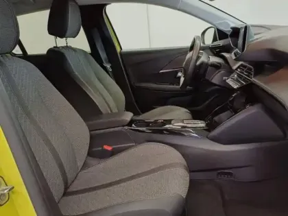 Photo 11 Peugeot 208  e- 136ch Style