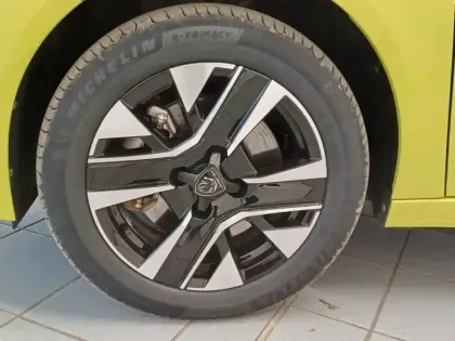 Photo 8 Peugeot 208  e- 136ch Style