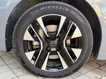 Photo 8 Peugeot 208  1.2 Hybrid 110ch Allure e-DCS6