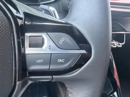 Photo 14 Peugeot 208  1.2 Hybrid 110ch Allure e-DCS6