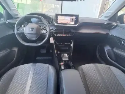 Photo 12 Peugeot 208  1.2 Hybrid 110ch Allure e-DCS6