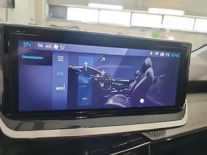 Photo 14 Peugeot 208  1.2 Hybrid 100ch Allure e-DCS6