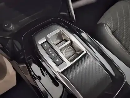 Photo 12 Peugeot 208  1.2 Hybrid 100ch Allure e-DCS6