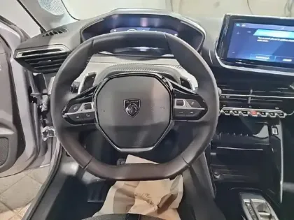 Photo 11 Peugeot 208  1.2 Hybrid 100ch Allure e-DCS6