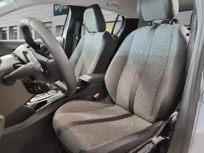 Photo 8 Peugeot 208  1.2 Hybrid 100ch Allure e-DCS6