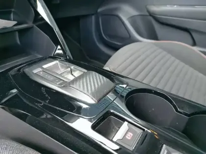 Photo 13 Peugeot 208  Electrique 50 kWh 136ch