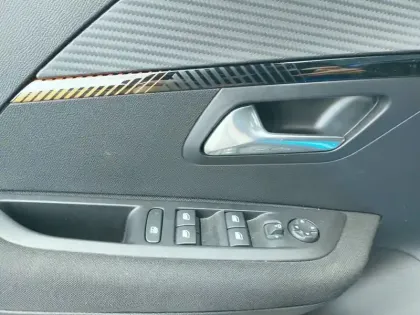 Photo 9 Peugeot 208  Electrique 50 kWh 136ch