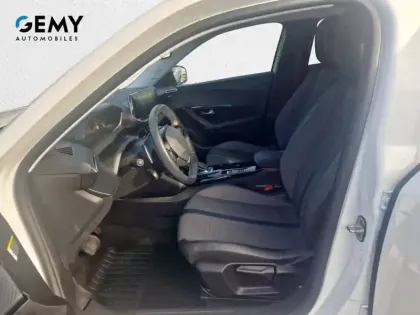 Photo 8 Peugeot 2008  PureTech 130 S&S EAT8