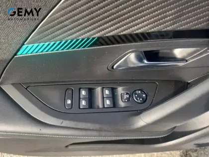 Photo 11 Peugeot 2008  PureTech 130 S&S EAT8