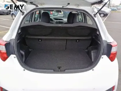 Photo 35 Toyota Yaris  Hybride Pro 100h
