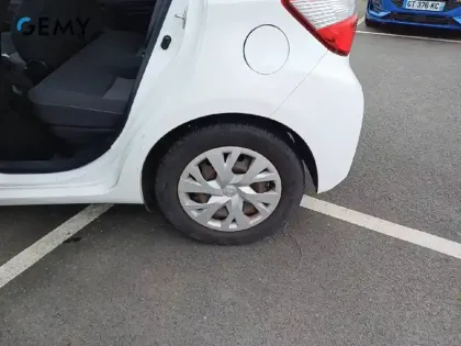 Photo 40 Toyota Yaris  Hybride Pro 100h