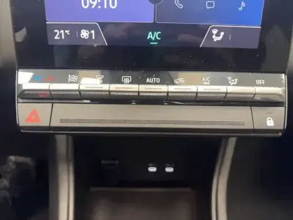 Photo 36 Renault Captur  E-Tech full hybrid 145 ch