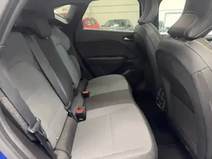 Photo 20 Renault Captur  E-Tech full hybrid 145 ch