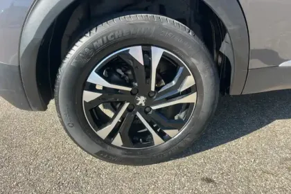 Photo 33 Peugeot 2008  PureTech 130 S&S BVM6