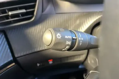 Photo 49 Peugeot 2008  PureTech 130 S&S BVM6