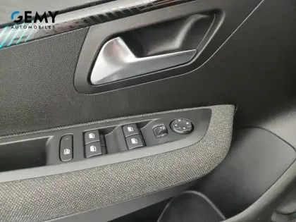 Photo 47 Peugeot 208  PureTech 100 S&S BVM6