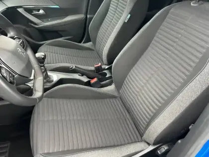 Photo 10 Peugeot 2008  PureTech 130 S&S BVM6