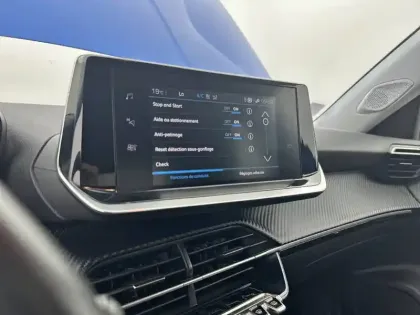 Photo 21 Peugeot 2008  PureTech 130 S&S BVM6